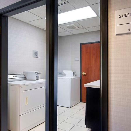 Hampton Inn Файетвил Екстериор снимка