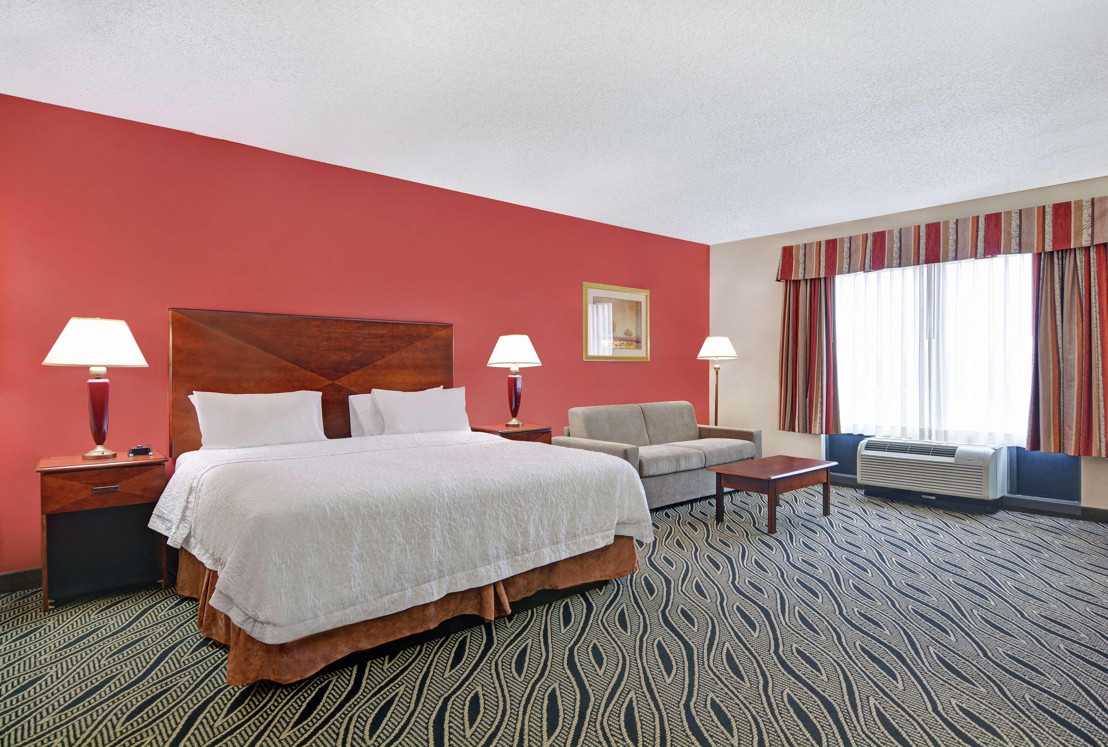 Hampton Inn Файетвил Екстериор снимка