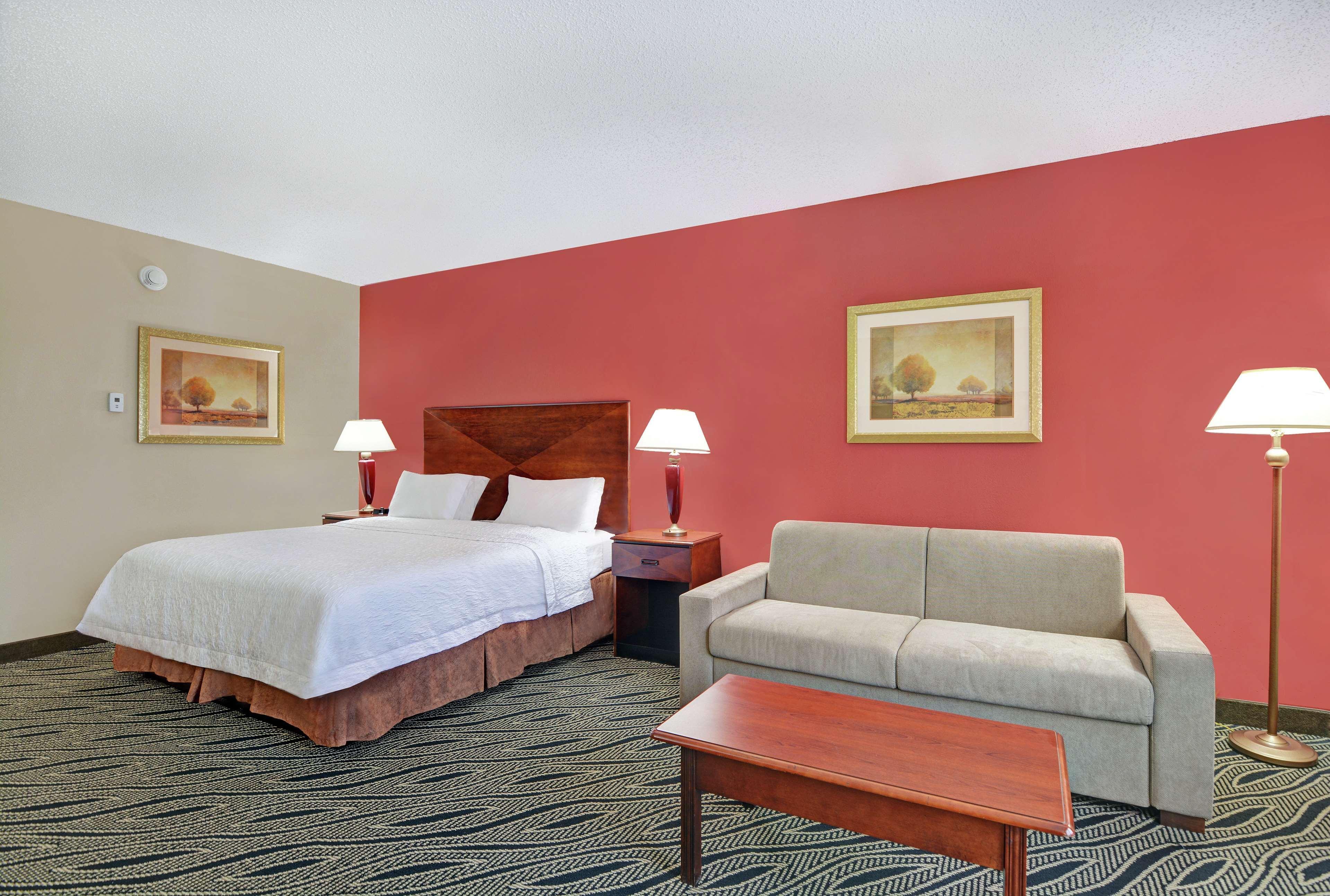 Hampton Inn Файетвил Екстериор снимка