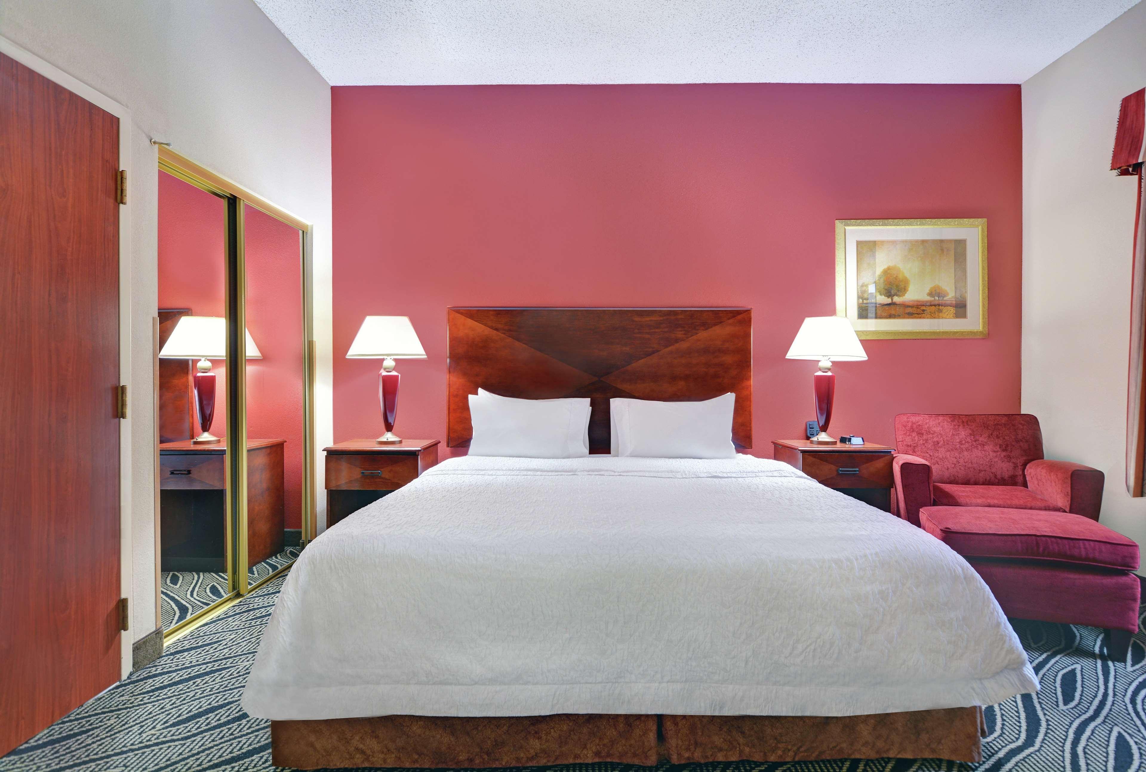Hampton Inn Файетвил Екстериор снимка