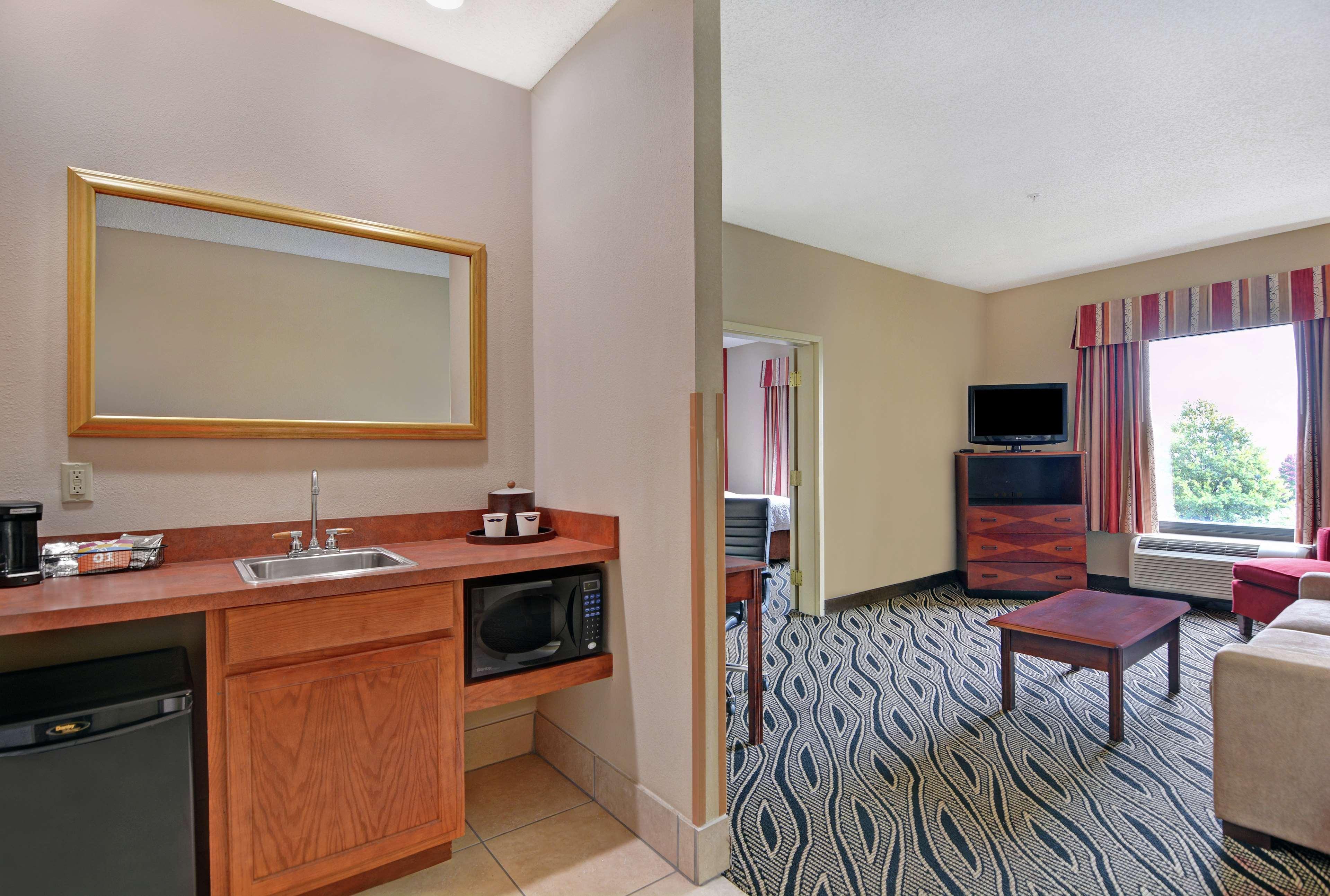 Hampton Inn Файетвил Екстериор снимка