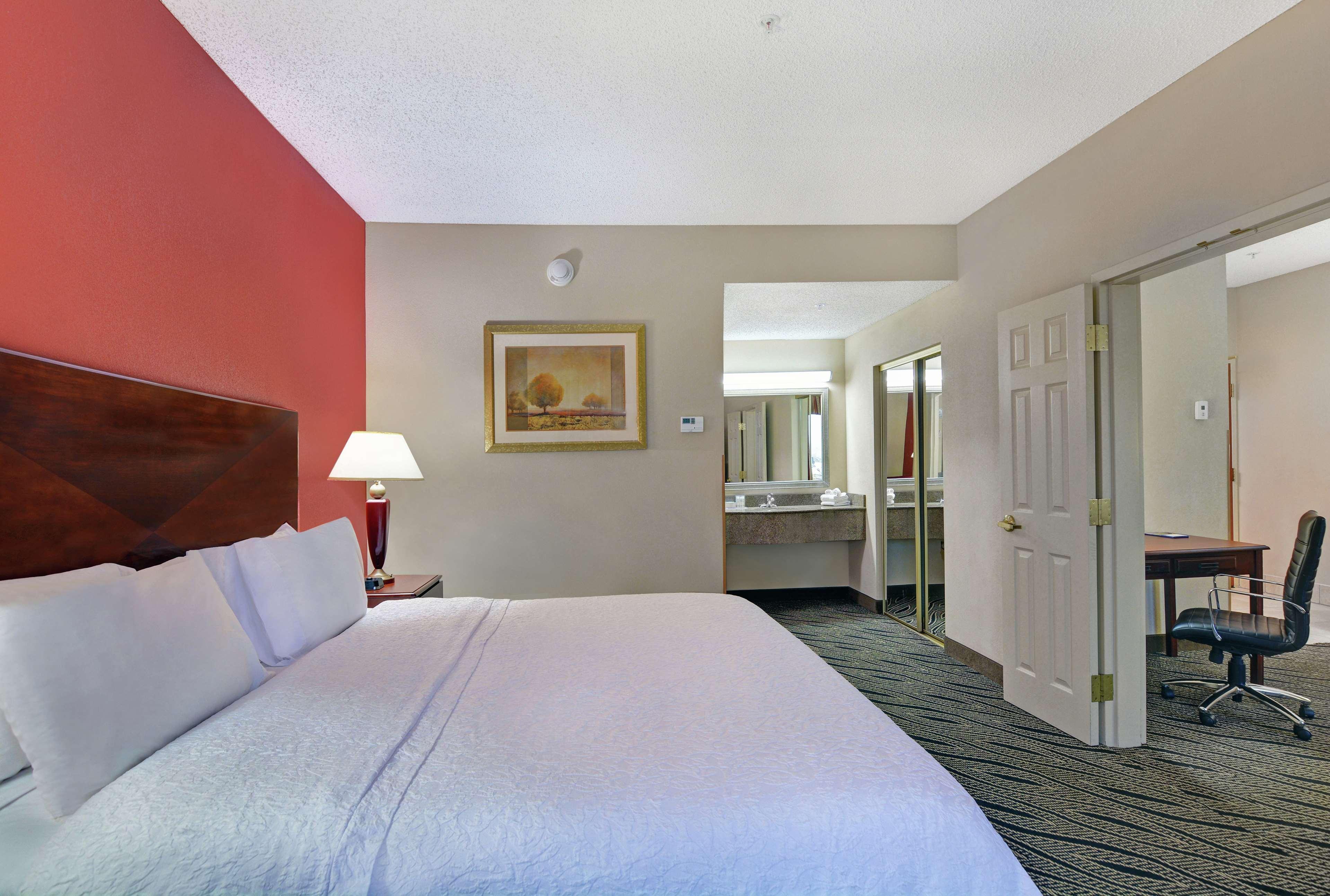 Hampton Inn Файетвил Екстериор снимка