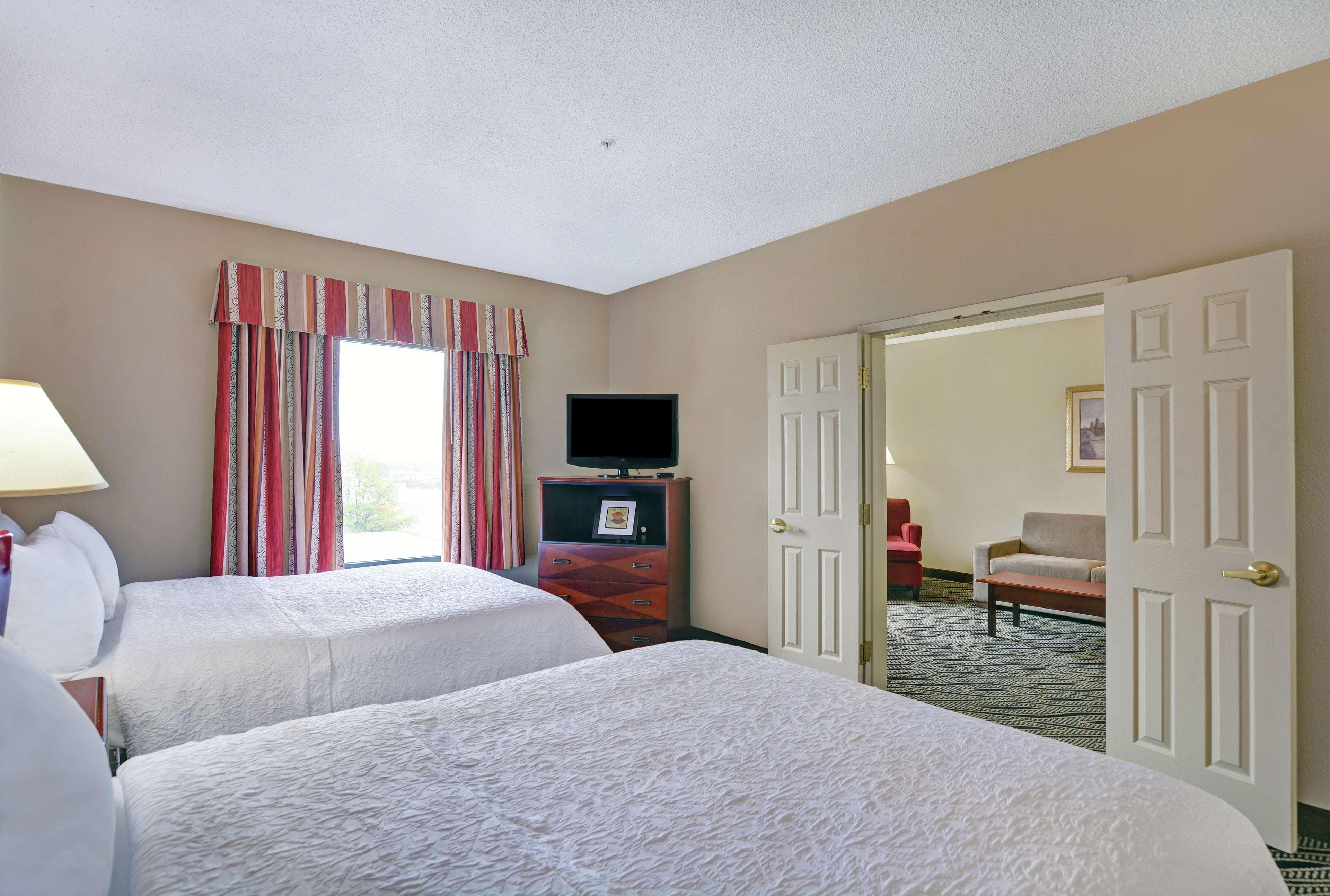 Hampton Inn Файетвил Екстериор снимка