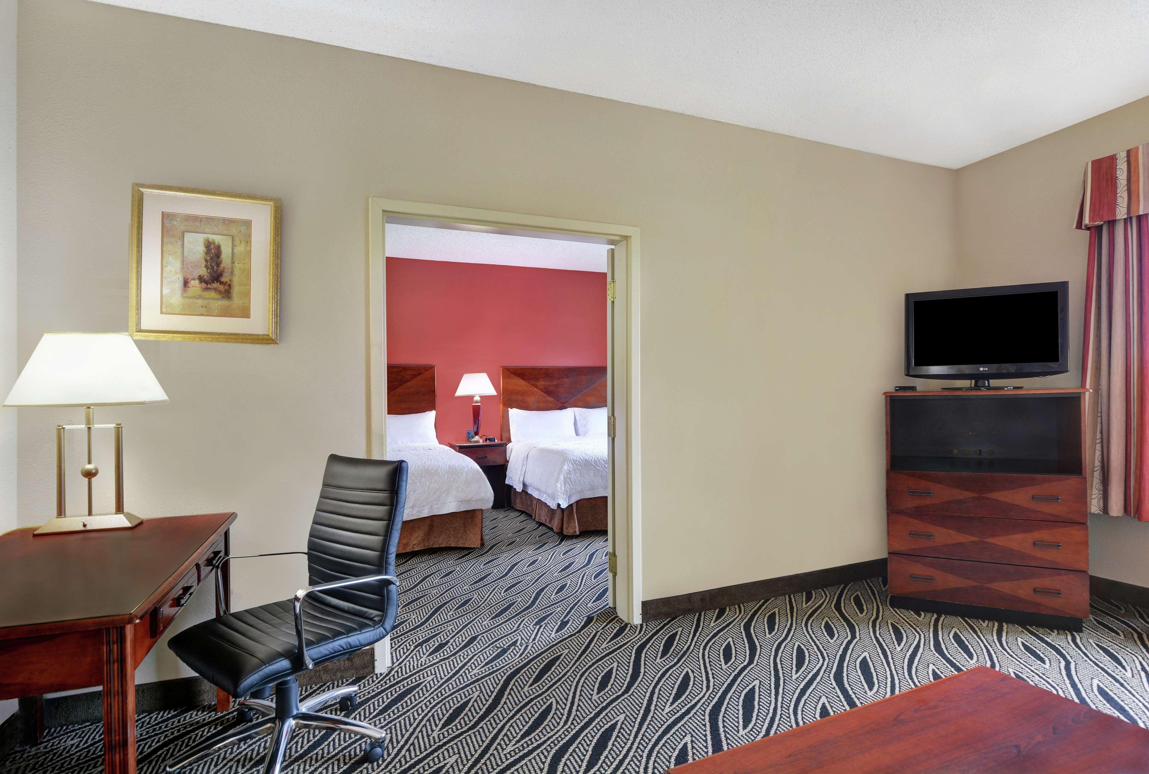Hampton Inn Файетвил Екстериор снимка