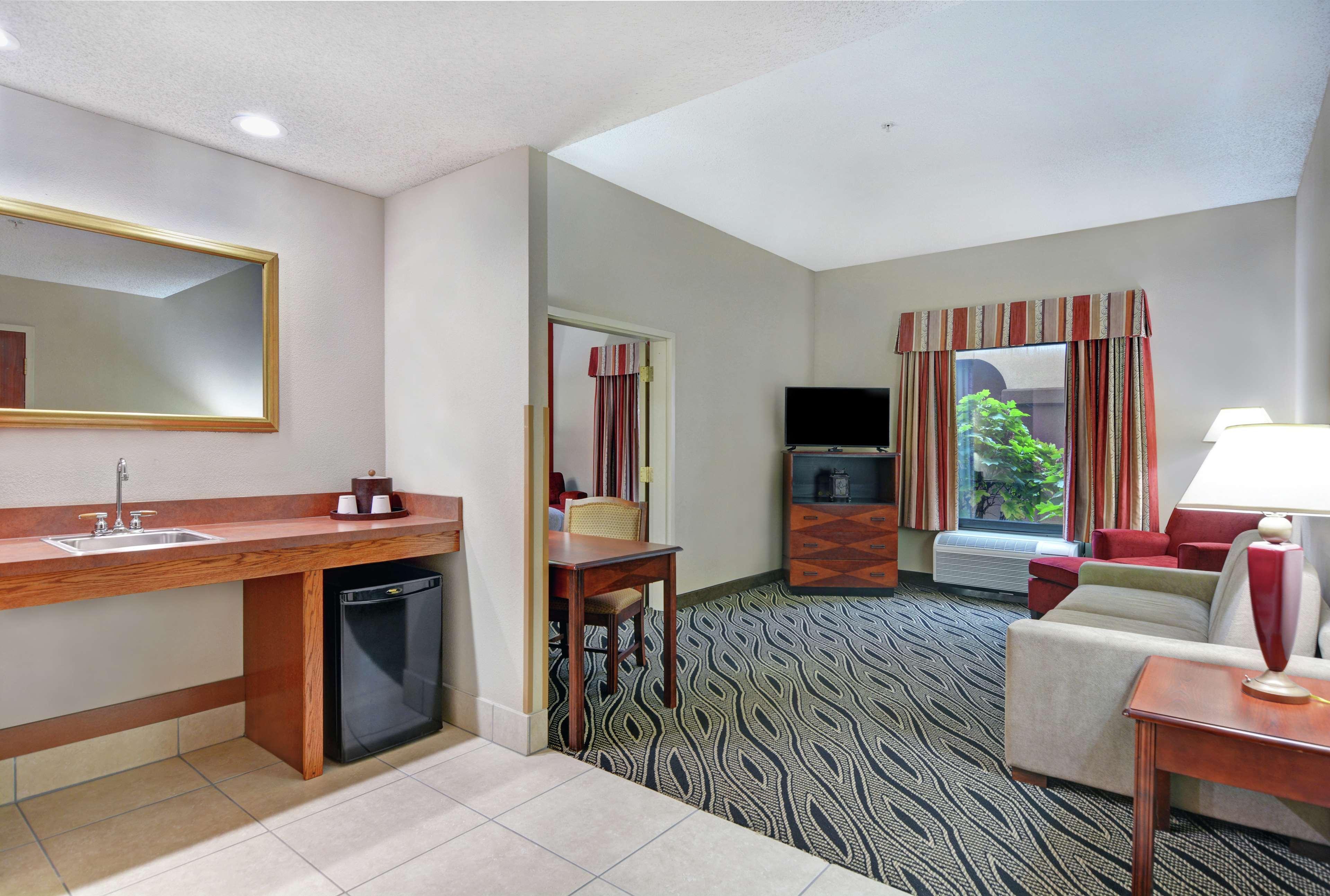 Hampton Inn Файетвил Екстериор снимка