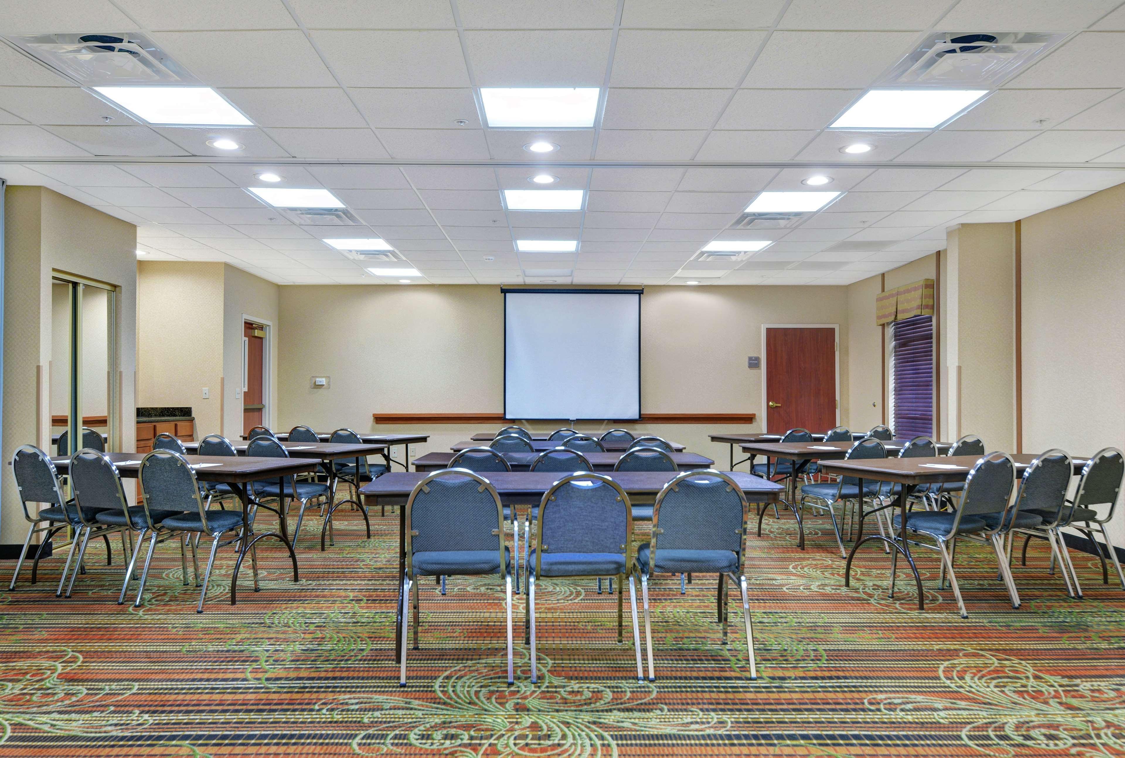 Hampton Inn Файетвил Екстериор снимка