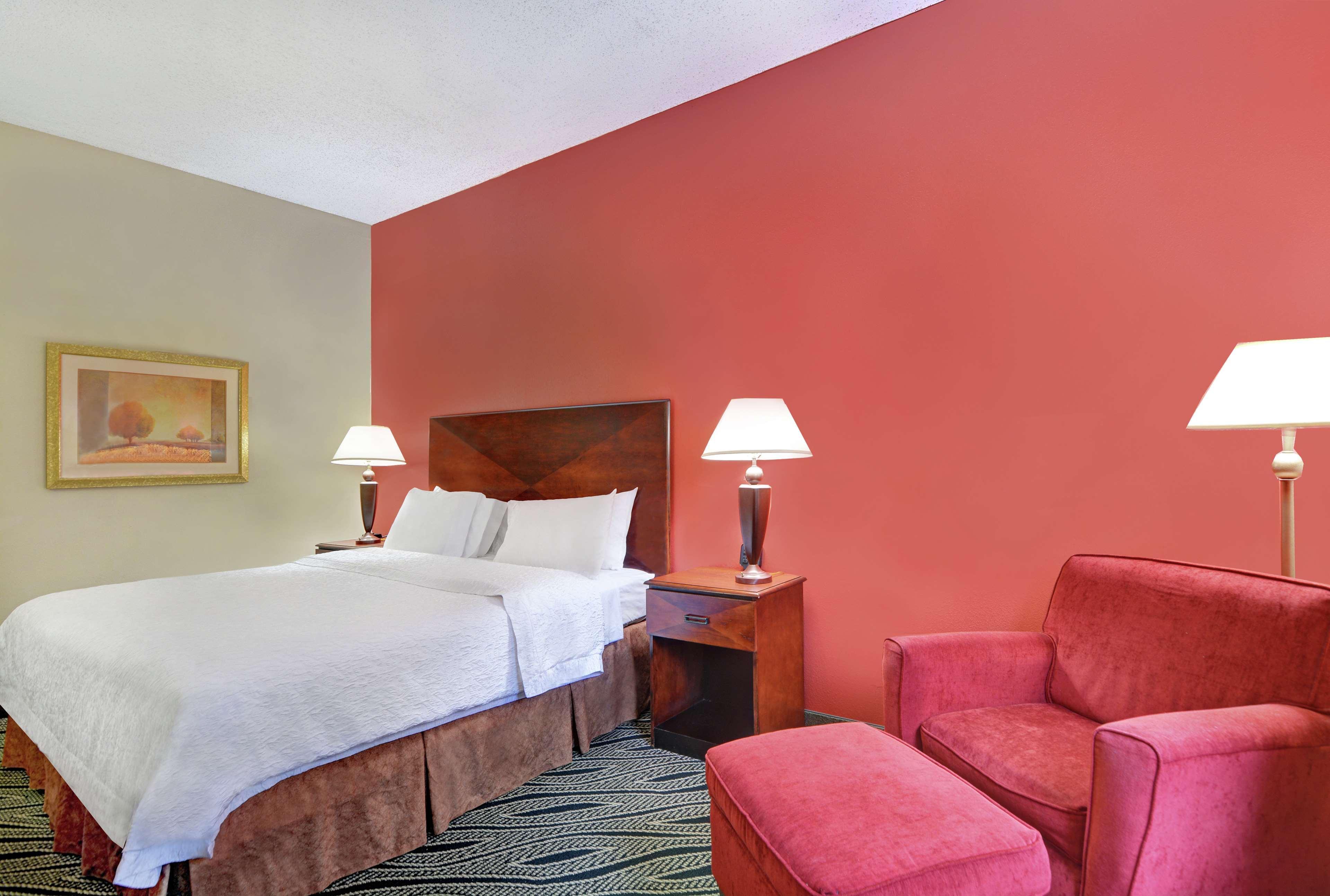 Hampton Inn Файетвил Екстериор снимка