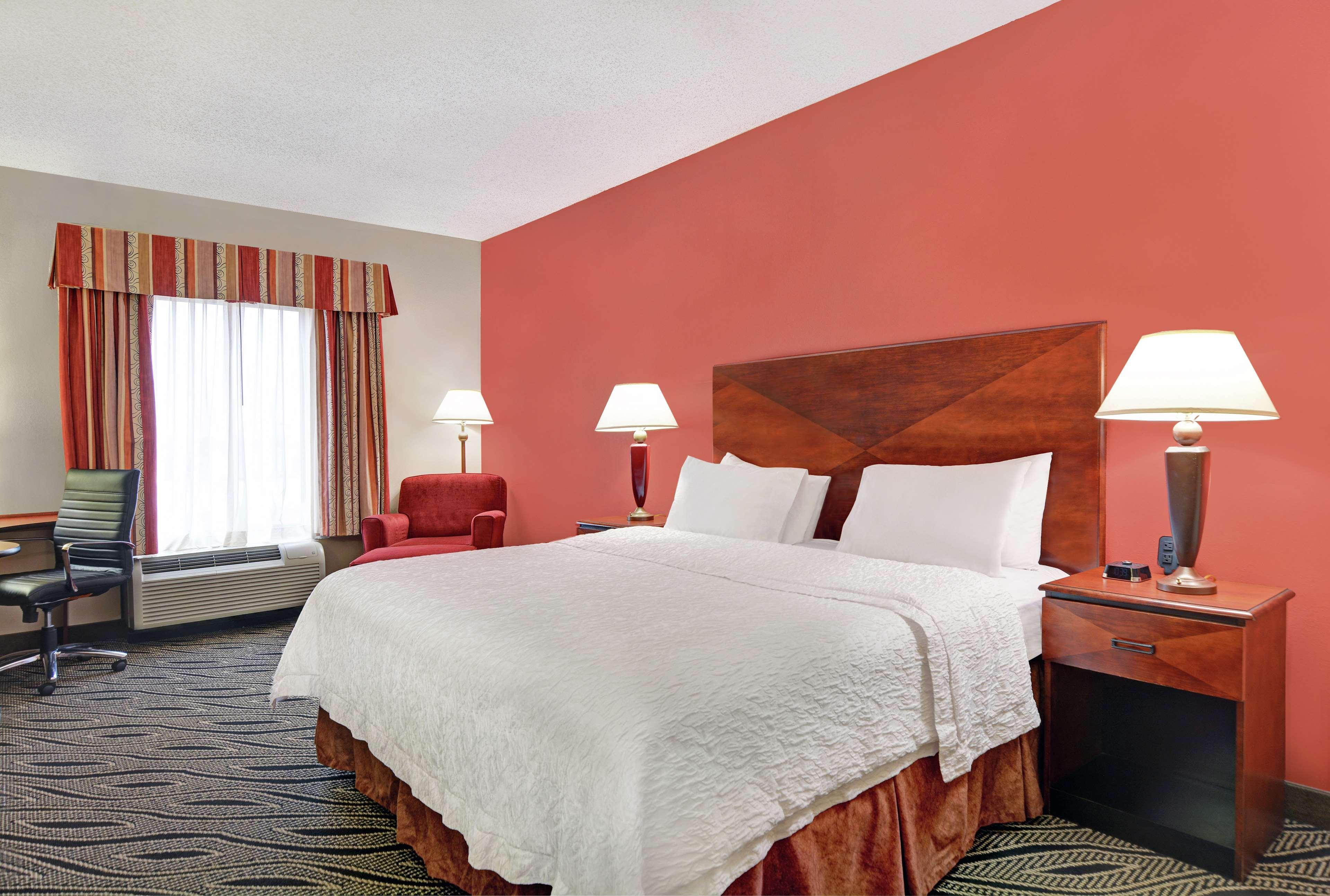 Hampton Inn Файетвил Екстериор снимка