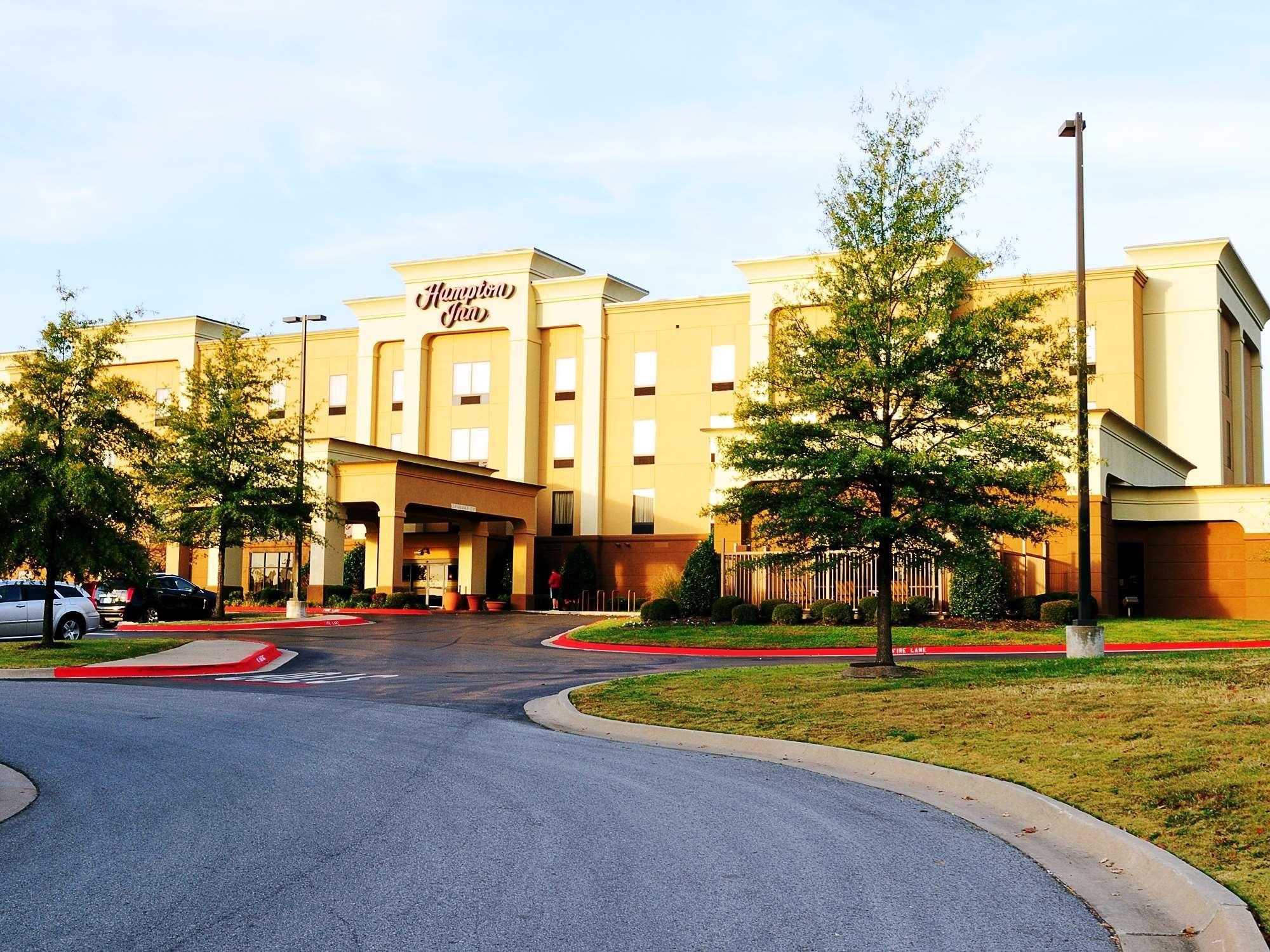 Hampton Inn Файетвил Екстериор снимка