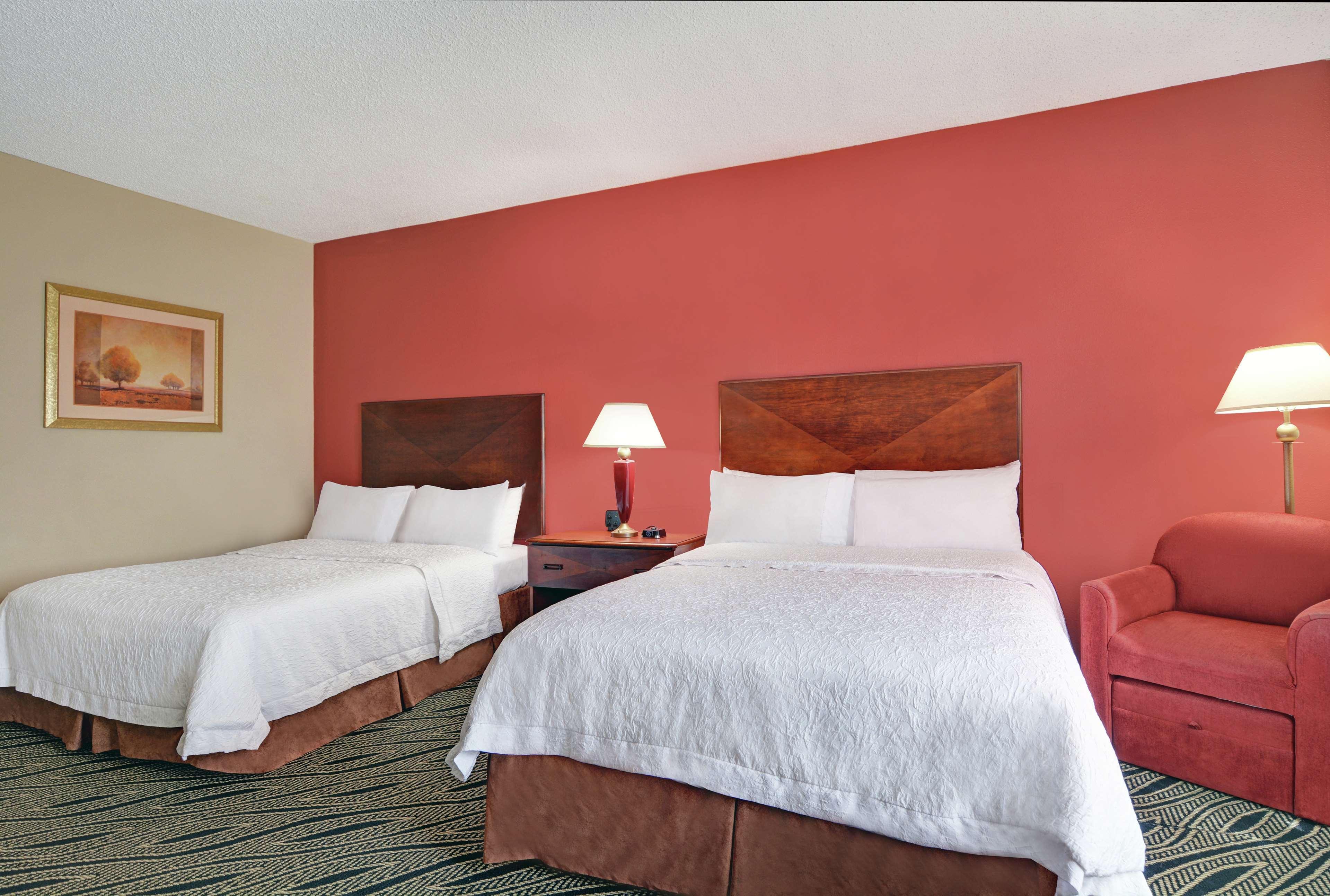 Hampton Inn Файетвил Екстериор снимка