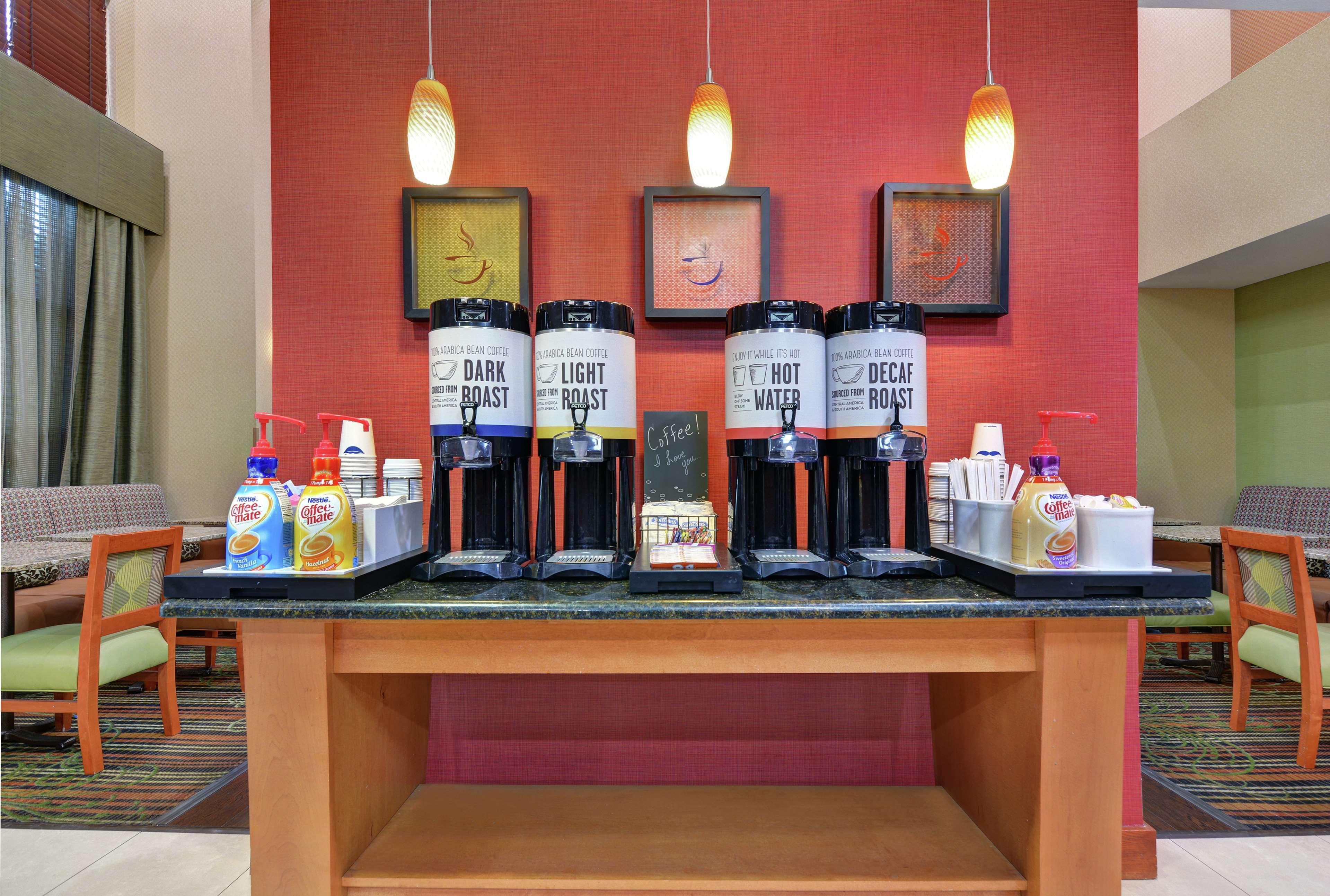 Hampton Inn Файетвил Екстериор снимка