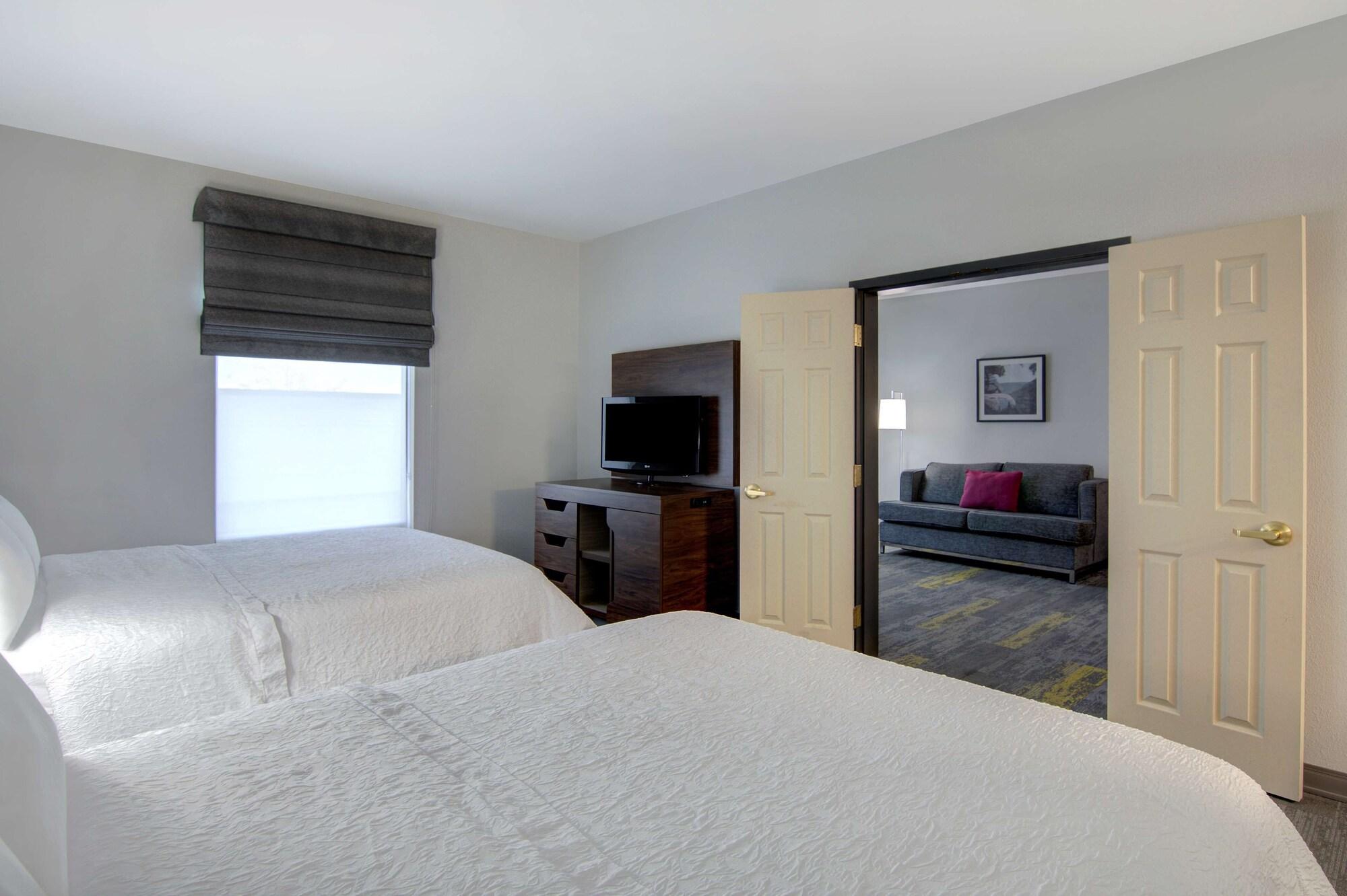 Hampton Inn Файетвил Екстериор снимка