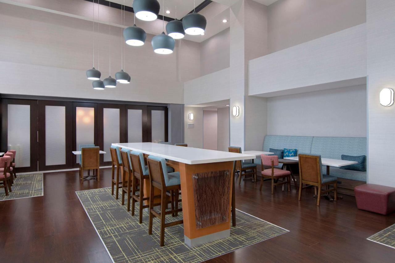 Hampton Inn Файетвил Екстериор снимка