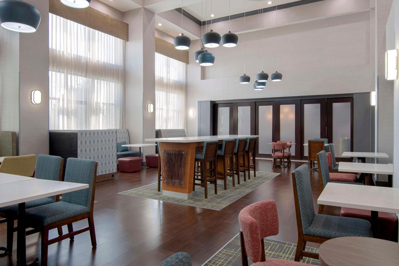 Hampton Inn Файетвил Екстериор снимка