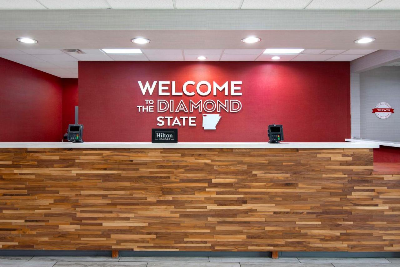 Hampton Inn Файетвил Екстериор снимка