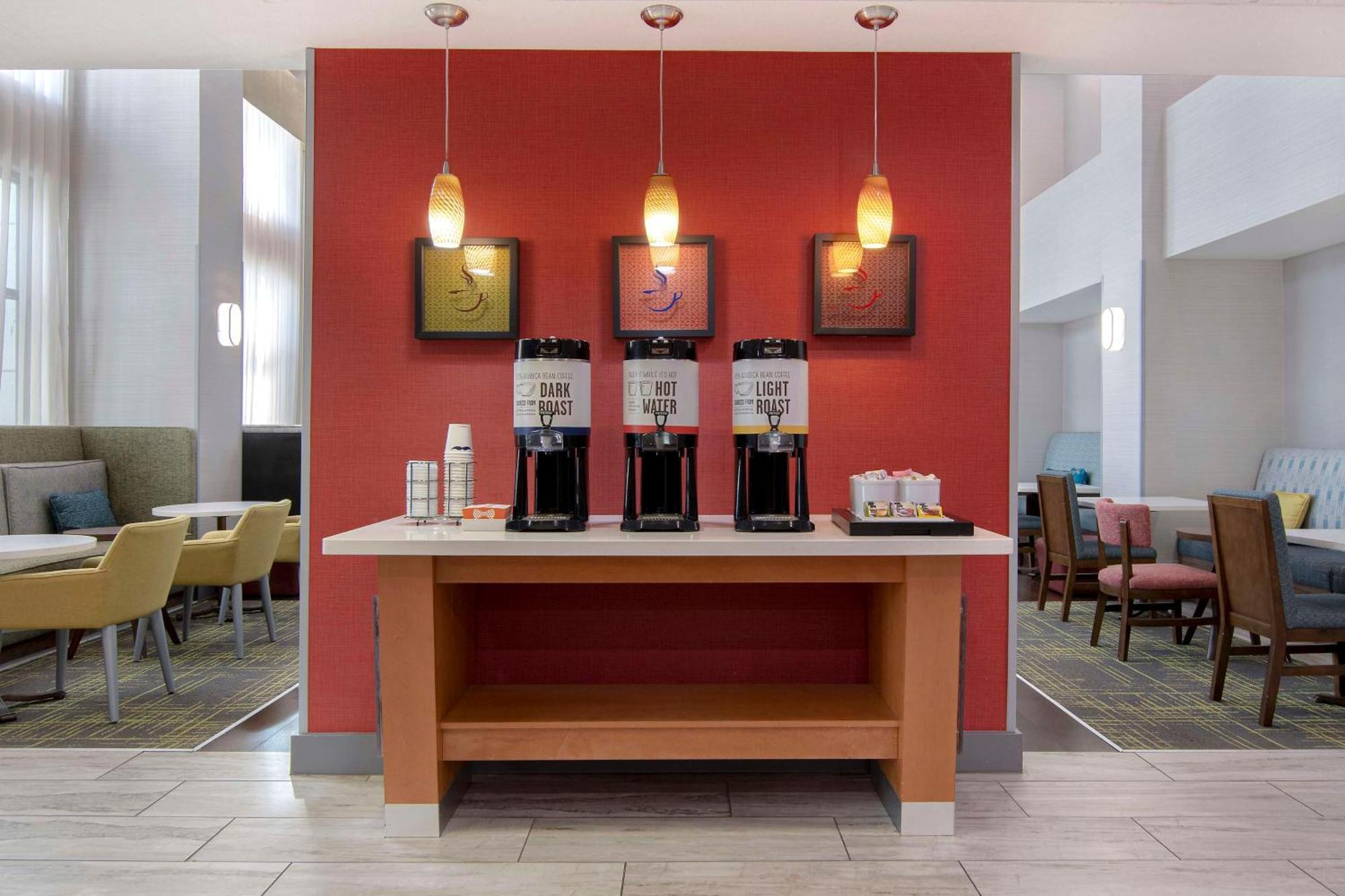 Hampton Inn Файетвил Екстериор снимка